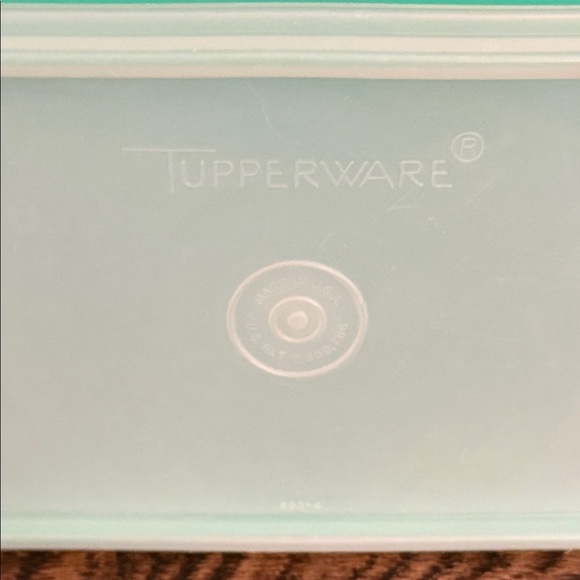 Tupperware Aqua Rectangular Storage Box - Picture 2 of 3